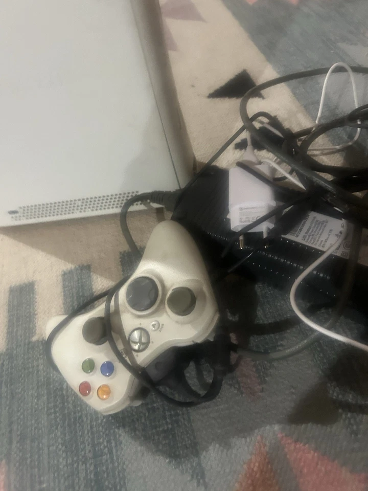 Microsoft Xbox 360 4GB Console - Nera - Immagine 4 di 4