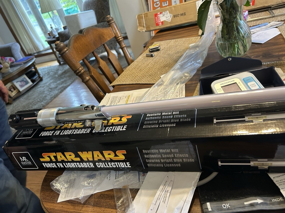 Master Replicas Star Wars Anakin Skywalker FX Lightsaber for