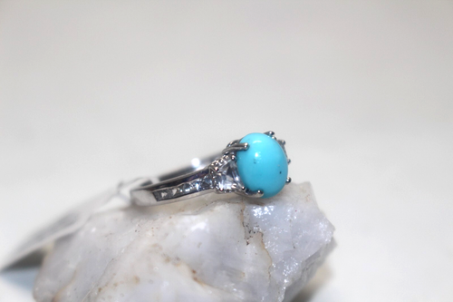 Anillo Kingman Azul Turquesa, Topacio Blanco Talla 8 Plat/SS NUEVO CON ETIQUETAS en caja de regalo ERV $320 - Imagen 4 de 9
