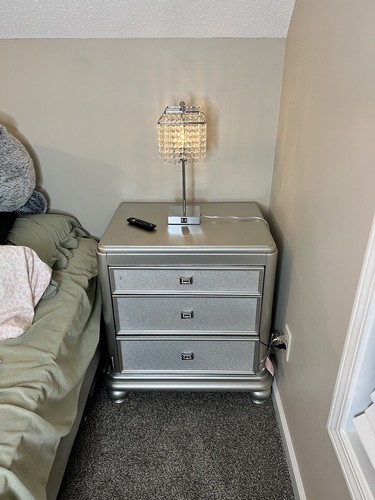Beautiful Silver 3 Piece Bedroom Set - Picture 7 of 9