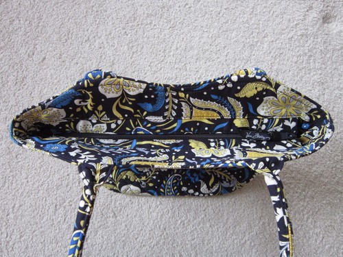 VERA BRADLEY Ellie Blue Sweetheart Shoulder Bag - Retired - Blue, Yellow & White - Picture 4 of 11