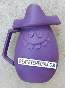Goofy-Grape-Pitcher-Vintage-Pillsbury-Funny-Face-Kool-Aid-cartoon-CEREAL-toys