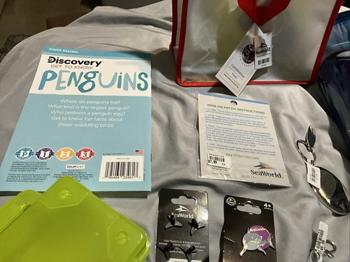 SEAWORLD REUSABLE BAG,BUNDLE NECKLACE, SHIRT PINS, KEYCHAIN, POUCH,PLUS MORE NEW - Picture 11 of 24