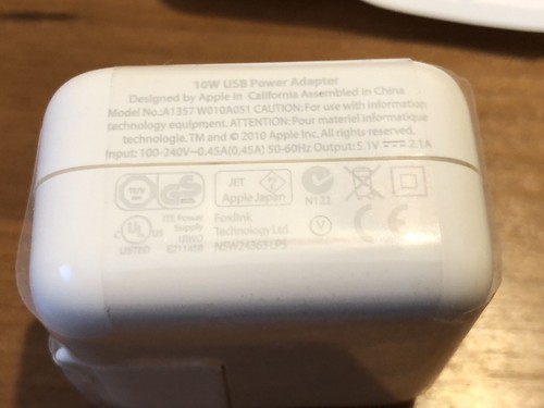 Apple iPod Universal Dock. Model A1153 with New remote, Sync cable and Charger. - Picture 12 of 12