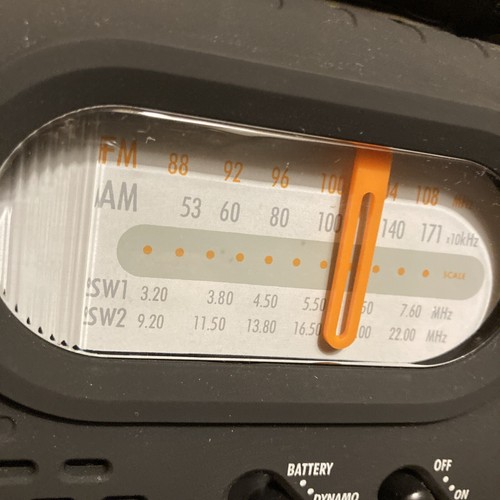 RADIO SHACK 20-242 Emergency Crank Radio with Light AM/FM SW1 SW2 USB NOB - Picture 19 of 19