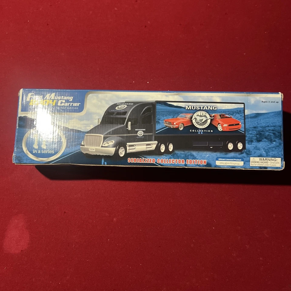 GETTY 2004 FORD MUSTANG 40º ANIVERSÁRIO TRANSPORTADORA 1:32 - Imagem 3 de 4