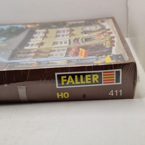 Faller Train Railway Corner House with Toy Shop HO 411 New & Sealed W-Germany - Imagen 13 de 17