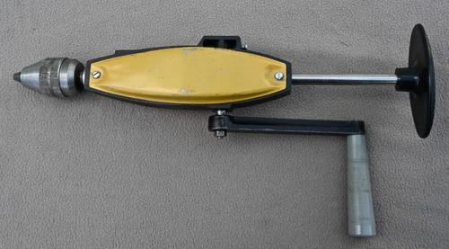 DDR 2-Gang Handbohrmaschine "Venusberg" Brustbohrer Bohrleier m. Bohrersatz - Imagen 3 de 3