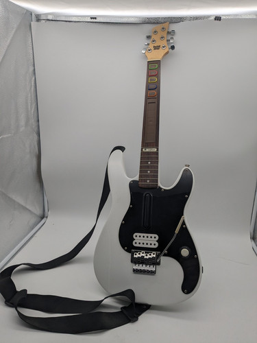 RARO Wii Logitech VERO LEGNO Guitar Hero CONTROLLER WIRELESS E-R0006 *LEGGI* - Foto 1 di 10