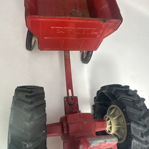 Vintage Ertl Metal International Harvester rot Spielzeug Traktor Druckguss mit Anhänger - Bild 3 von 15