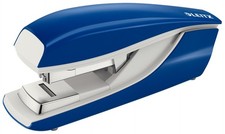 Leitz Flachheftgerät aus Metall, Für 40 Blatt, Inkl. Heftklammern, Ergonomisches
