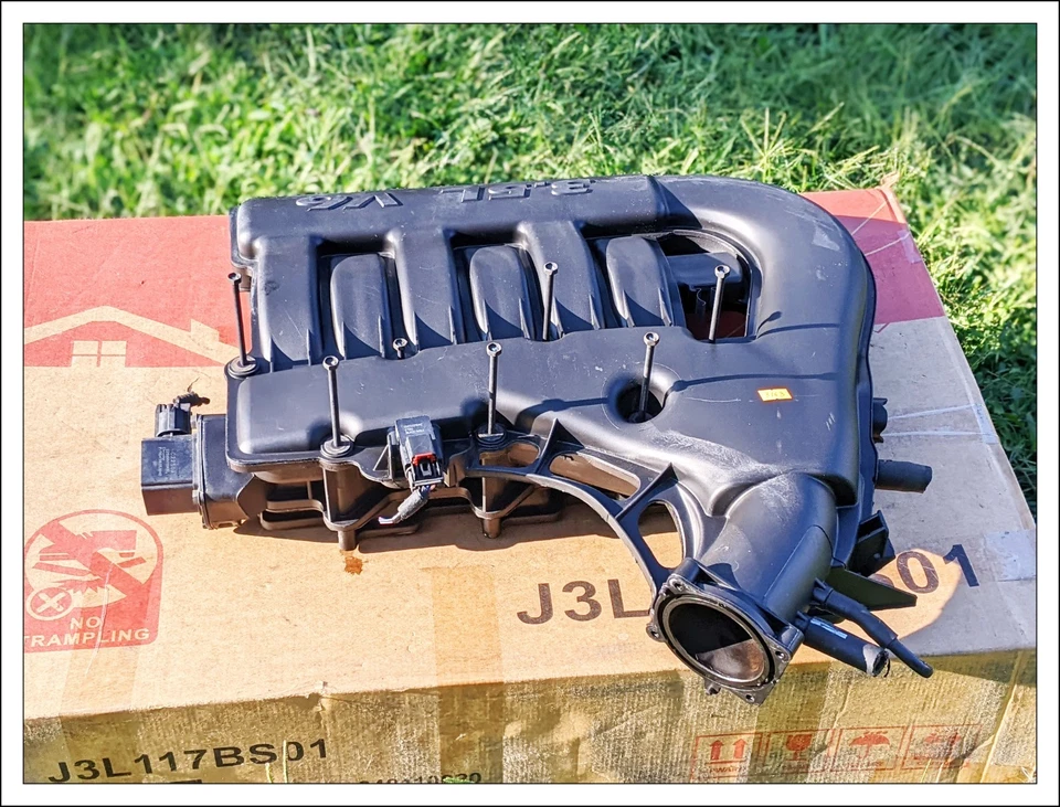 ✅ 2005-2006 Chrysler 300 Dodge Charger  Magnum 3.5L Upper Intake Manifold OEM - Image 3 of 4