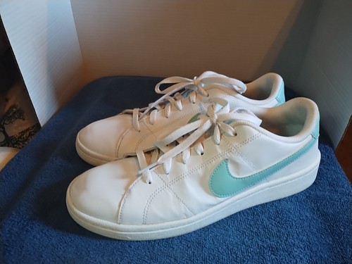 Nike Women’s Size 11 Court Royale 2 White Aqua Green Skate Sneakers CU9038 104 - Picture 2 of 24