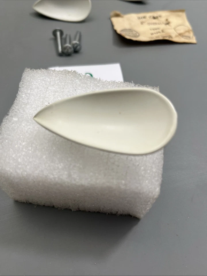 8 tiradores de cajón de mérito manijas blancas hoja fundida a presión pedal lágrima blanco nuevo de colección Foto 2 de 4