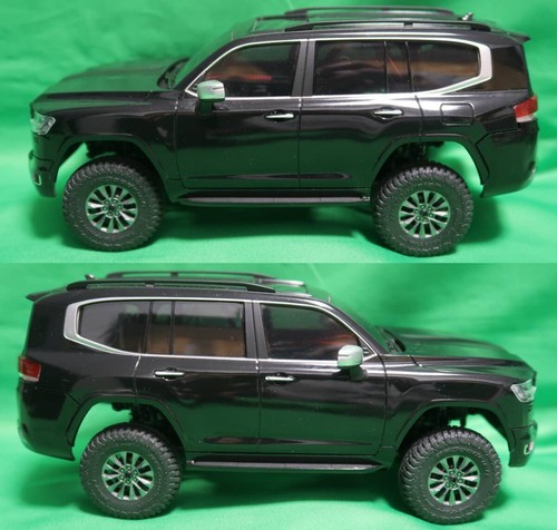 Kyosho Mini Z 4x4 Readyset Toyota Land Cruiser 300 Black with Light Unit 32533BK - Picture 6 of 10