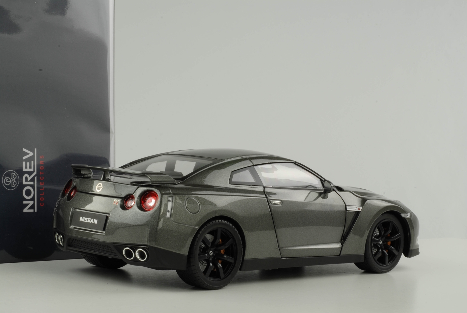 NISSAN GTR r35 2008 GRIGIO METALLIZZATO 1 18 NOREV Diecast 188053 NISSAN GTR r35 2008 GRIGIO METALLIZZATO 1 18 NOREV Diecast 188053