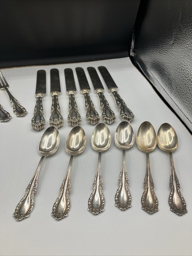 ANTIQUE HOLMES & EDWARDS ROLLED PLATE, CENTURY PATTERN 18 PIECE FLATWARE - Picture 2 of 7