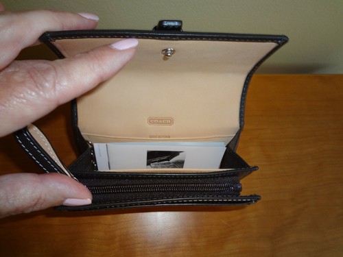 NWT Coach Brown Signature Canvas w/Leather Trim Small Wallet Buckle Snap Closure - Foto 3 di 8