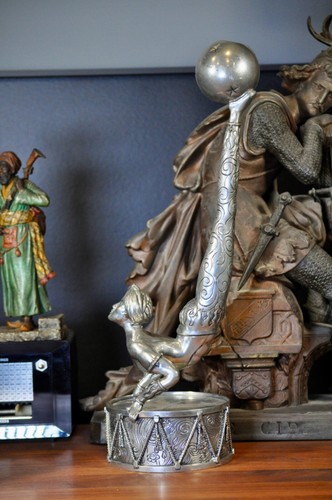 FIGURA PIERO ATENA PORTACANDELE IN PELTRO ITALIANO - Foto 5 di 8