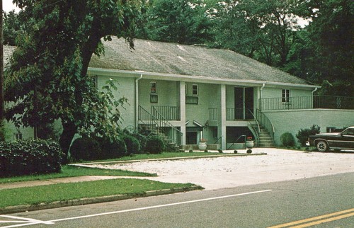 L'Auberge of Tryon Melrose Avenue Motel Home Hunters North Carolina Postcard - Picture 1 of 2
