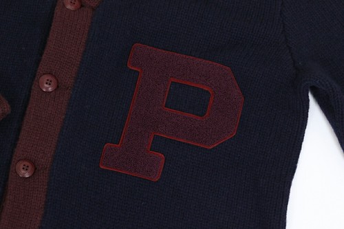 Cárdigan Polo Ralph Lauren Manga Larga Lana Letterman con 'P' - Azul Marino con Vino - Imagen 4 de 6