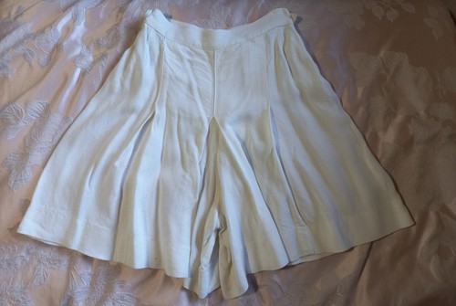 Vintage 1940s CC41 White Moygashel Linen Pleated Swingy Shorts Small - Picture 7 of 11