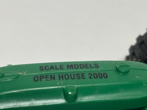 Scale Models National Farm Toy Museum Open House 2000 Green Plastic Tractor Man - Picture 2 of 3