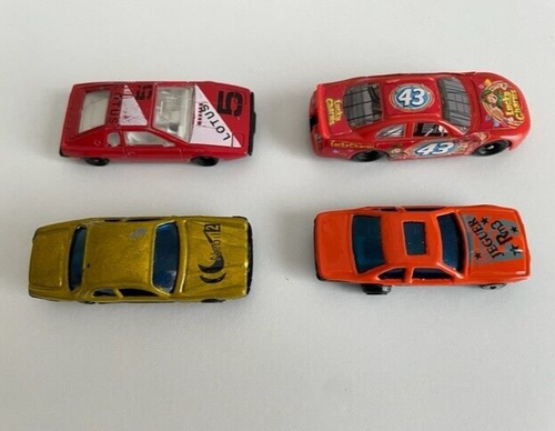 Juego de 4 autos de juguete troquelados/plásticos vintage - dijes de la suerte, Lotus Hong Kong, etc. - Imagen 4 de 5
