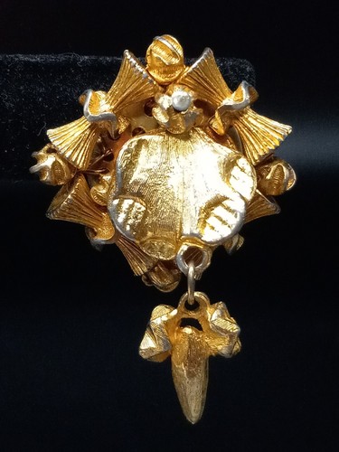 Hattie Carnegie rare gold tone 3D Dangle design Clip On Earrings - Picture 3 of 16