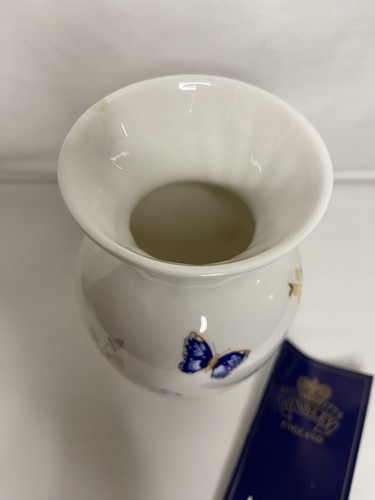 Jarrón Aynsley vintage casa de campo jardín hueso China Inglaterra flores y mariposas  - Imagen 3 de 8