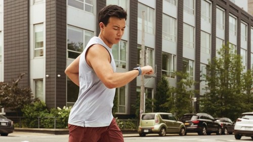 Reloj inteligente Fitbit Versa 4 fitness con preparación diaria GPS 24/7 frecuencia cardíaca - Imagen 20 de 30