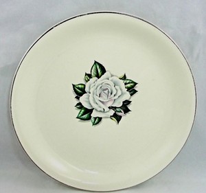 Homer-Laughlin-Rhythm-White-Rose-Salad-Plate-7-25-034-1950-039-s-Debutante-Shape-USA