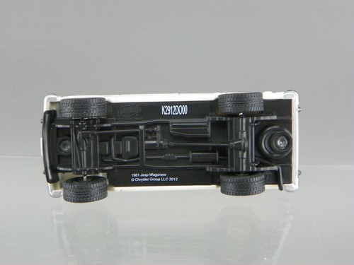 Johnny Lightning 2012 Tomy 1/64 Scale Diecast Cream White 1981 Jeep Wagoneer HTF - Picture 6 of 7