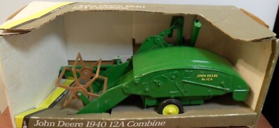 JOHN DEERE 1940 12A COMBINE, Ertl 1/16 Scale No. 1/16th, In Original Box