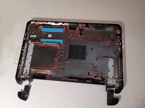 HP 15-R Series Bottom Base 775087-001 749643-001 w/ Corner Covers AP14D000D00