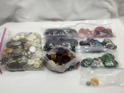 Lot of Vintage Loose Metal Celluloid Plastic Buttons Estate Find Crafts Decor - Picture 1 of 7