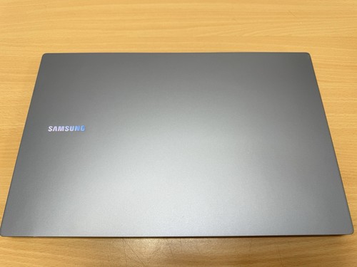 Samsung Galaxy Book4 15.6" Full HD Laptop Core i5 8GB RAM 256GB SSD Grey 10-Core - Picture 6 of 18