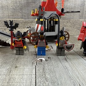 LEGO 6047 Traitor Transport 100% Complete Great Condition with Horse Armor Sword