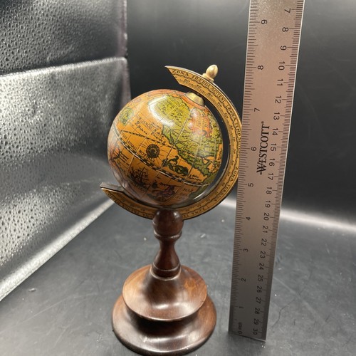 Vtg Old World 8" Tall Wood Table Top Spinning Globe Made In Italy - Picture 4 of 8