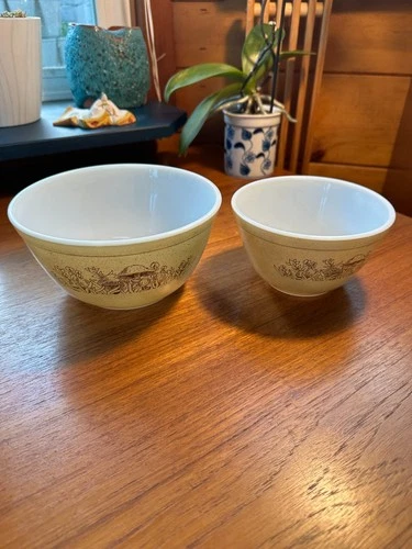 Set 2 Pyrex Forest Fancies Mushroom Nesting Mixing Bowls 401 & 402 Excellent