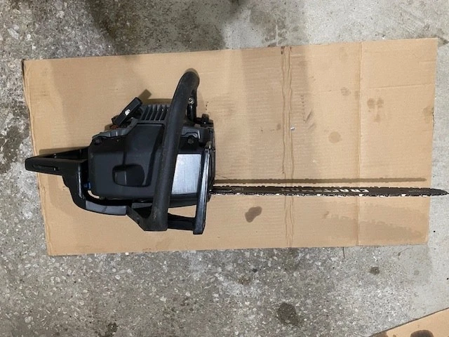 CRAFTSMAN 42cc Gas Chain Saw 18" Bar Model 358.350280 with OEM Hard Case - Image 2 of 4