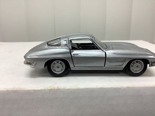 Maisto 1/38 coches diecast lote de 8 corbetas acción tirar hacia atrás SUELTOS pero sin usar!! - Imagen 15 de 19