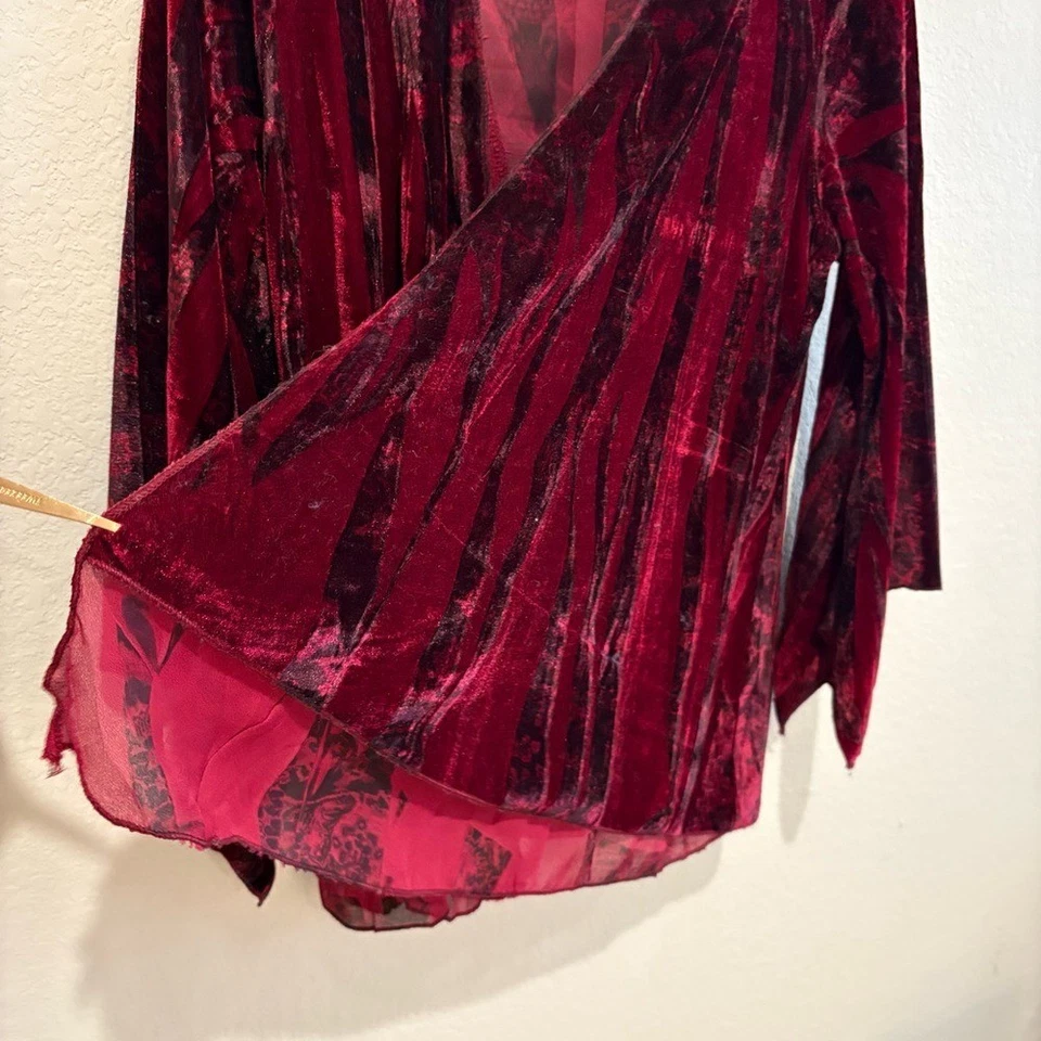 Cárdigan Terciopelo Borgoña Negro Pequeño Grande Boho Goth de Live and Let Live Foto 4 de 4