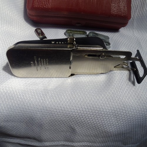 Vintage Singer Nähmaschine Knopfloch 160506 mit Futterabdeckplatte & 5 Schablonen - Bild 4 von 8