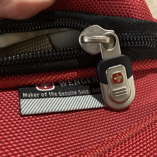 Wenger Textured Fabric 17.3" Business Laptop Bag + Hanging Toiletry Kit Red - Picture 18 of 22