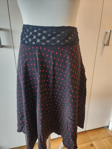 Como Nueva FALDA Flippy de seda Betsey Johnson negra con lunares rojos encaje Talla 8 - Imagen 2 de 6