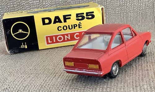 Lion Car ~1968-1972 DAF 55 Coupe Variomatic -Red~ 1:43 Scale -Made in Holland - Picture 10 of 15