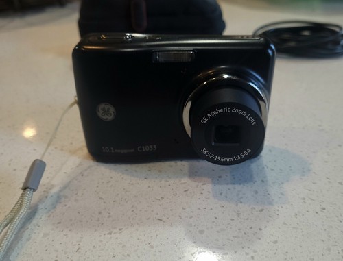 GE C1033 Digital Camera 10.1MP - Black,w/ case and charging cable. - Picture 3 of 4