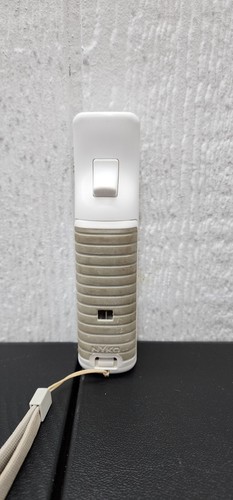 Nintendo Wii Remote (Not Original Battery Cover) - Picture 2 of 3