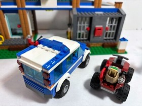 LEGO Town: City: Forest Police Station 4440 (2012) Retired.